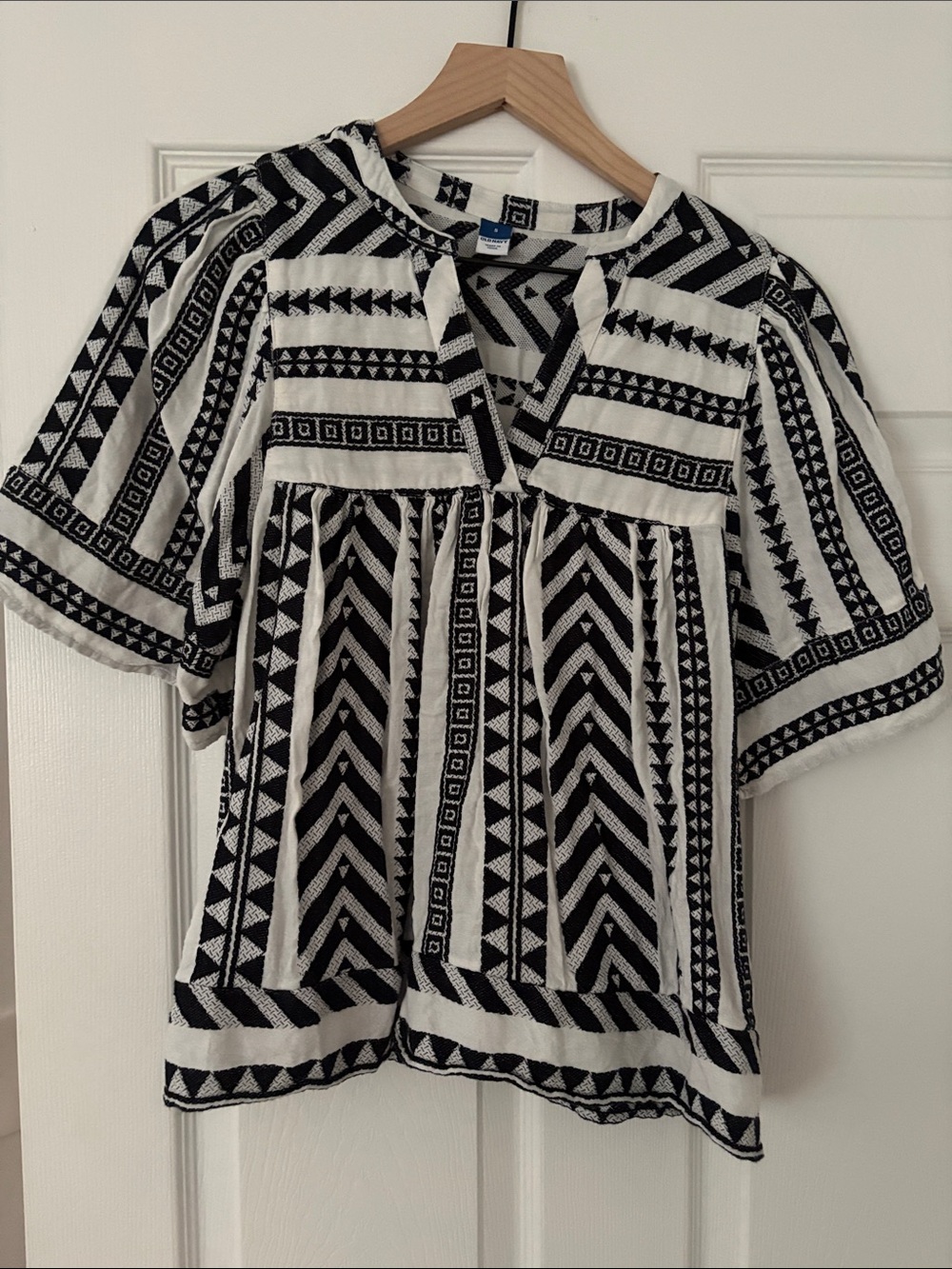 Old Navy Black and White Geometric Peasant Top